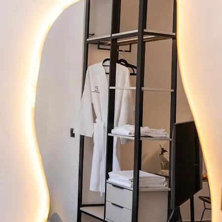 Pnoe Luxury لورداهاتا