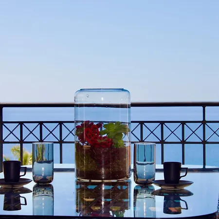 Pnoe Luxury لورداهاتا