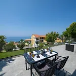 Апартаменты Pnoe Luxury Лурдата