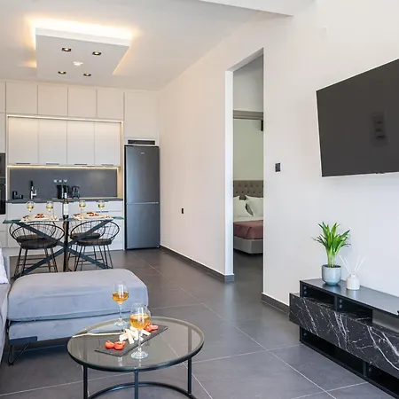 Pnoe Luxury Apartment