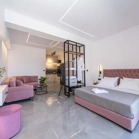 Pnoe Luxury Apartment *